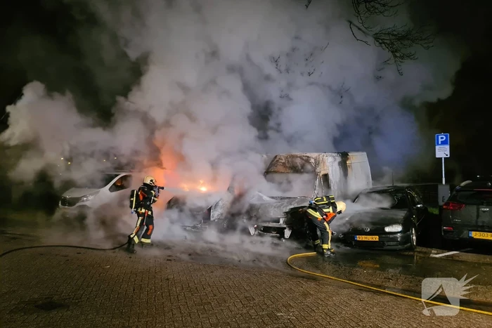 Postpakketten verwoest door brand in bestelbussen