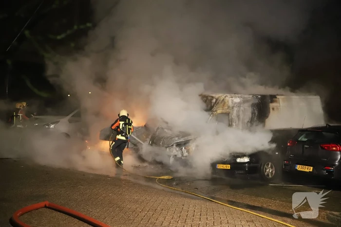 Postpakketten verwoest door brand in bestelbussen