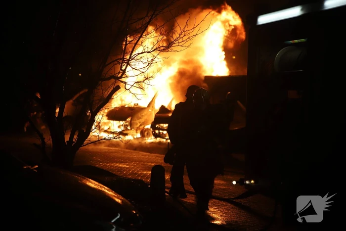 Postpakketten verwoest door brand in bestelbussen
