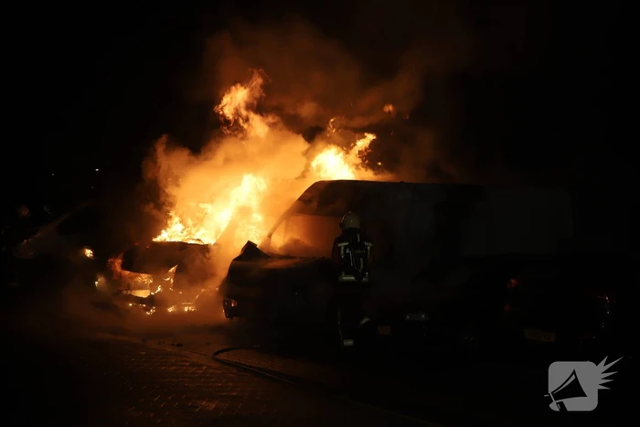 Postpakketten verwoest door brand in bestelbussen