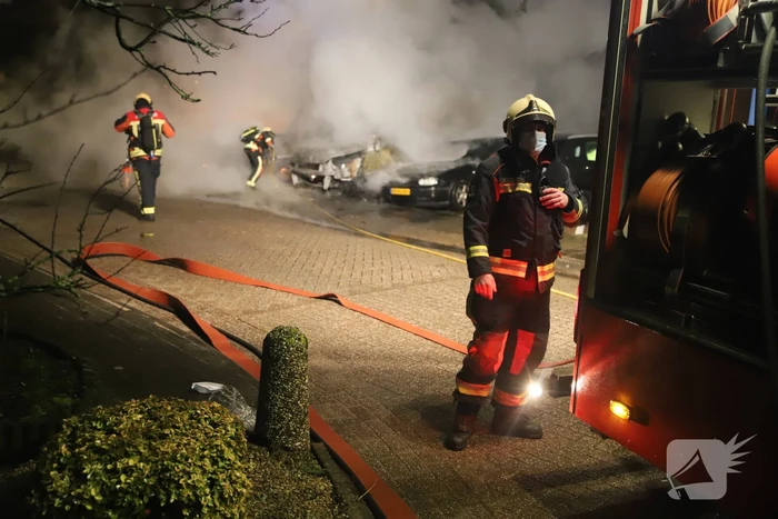 Postpakketten verwoest door brand in bestelbussen