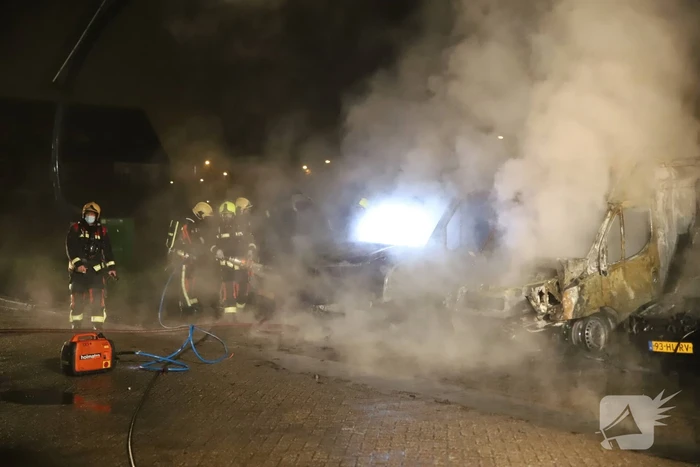 Postpakketten verwoest door brand in bestelbussen