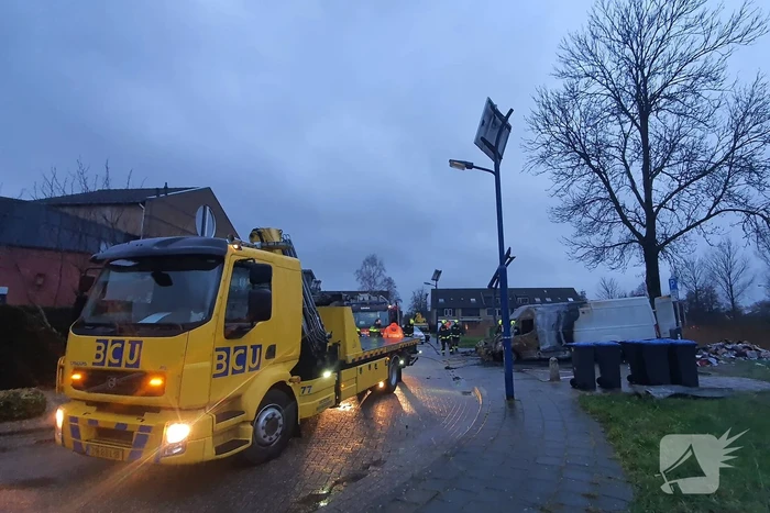 Postpakketten verwoest door brand in bestelbussen