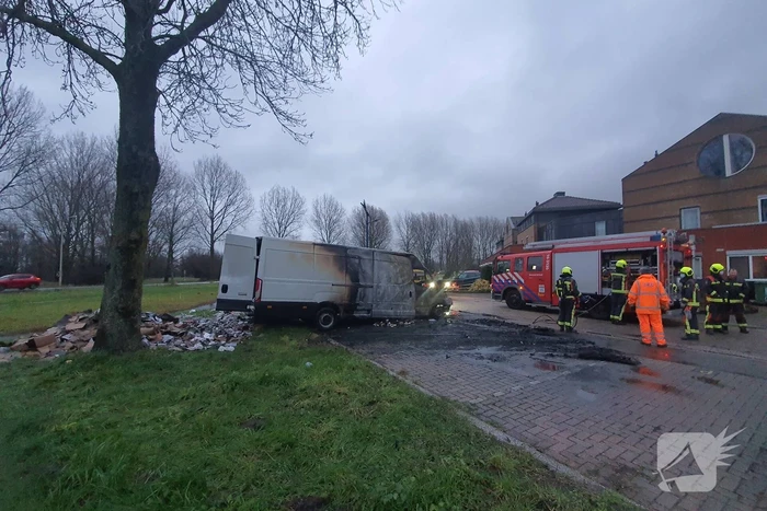 Postpakketten verwoest door brand in bestelbussen
