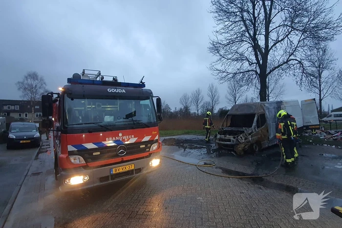 Postpakketten verwoest door brand in bestelbussen