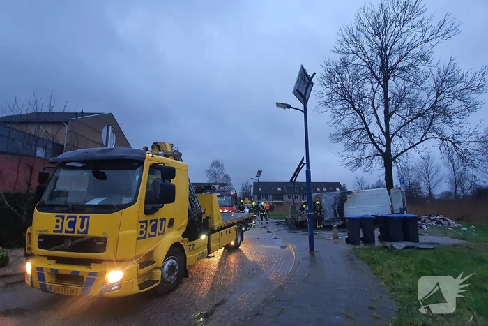 Postpakketten verwoest door brand in bestelbussen