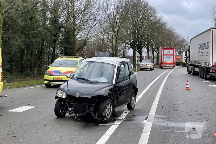 Ernstig ongeval tussen 45km-wagen en vrachtwagen