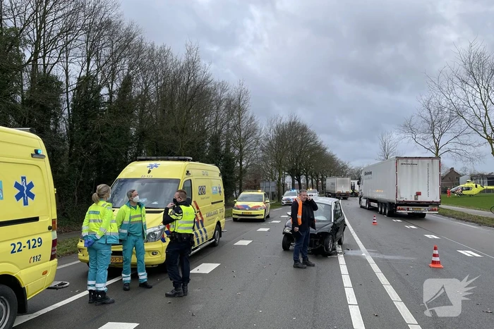 Ernstig ongeval tussen 45km-wagen en vrachtwagen