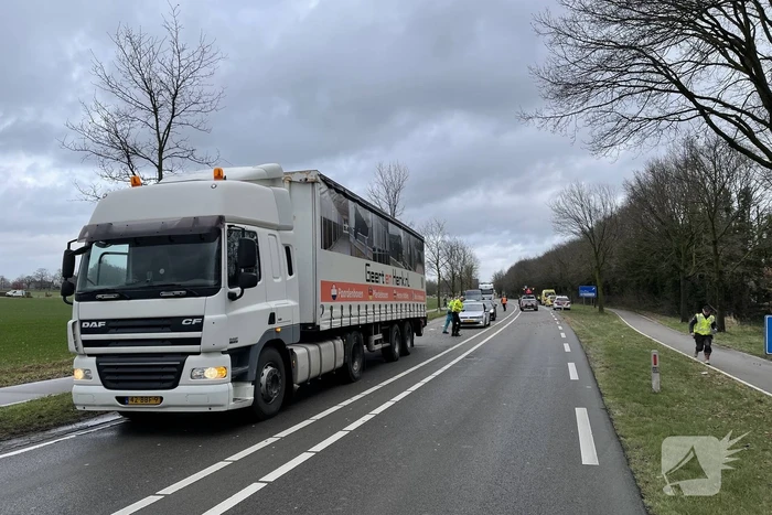 Ernstig ongeval tussen 45km-wagen en vrachtwagen