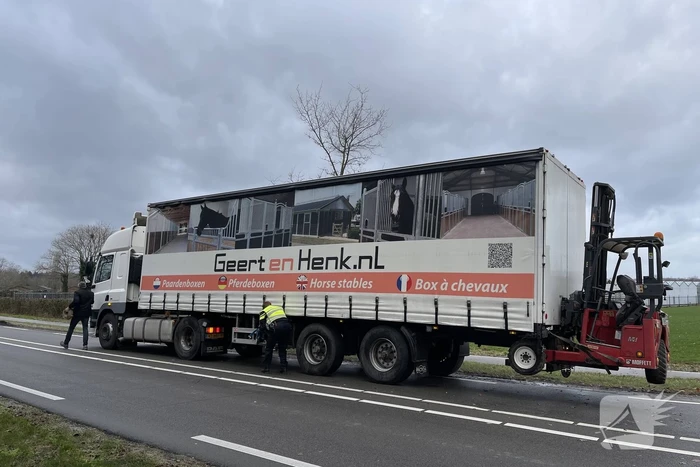 Ernstig ongeval tussen 45km-wagen en vrachtwagen