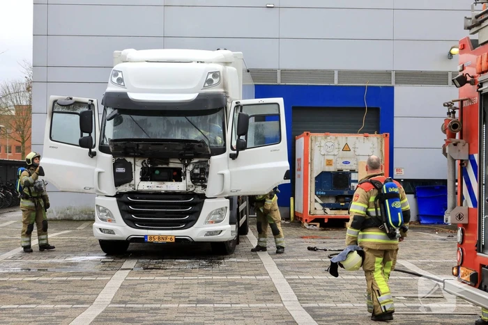 Brand in cabine van vrachtwagen