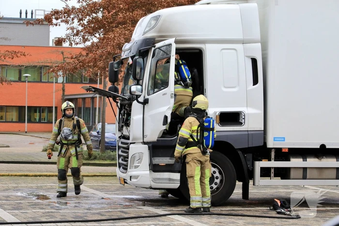 Brand in cabine van vrachtwagen