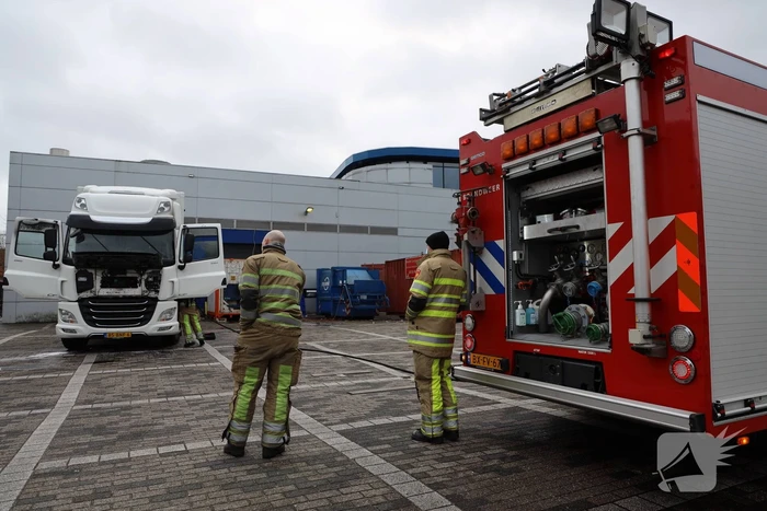 Brand in cabine van vrachtwagen