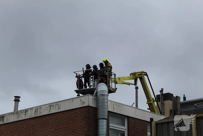 Man door arrestatieteam uit woning gehaald