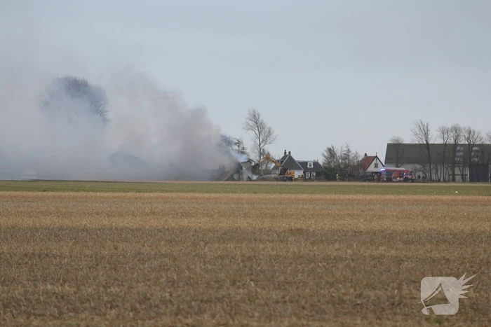 Brand in schuur met gestalde caravans