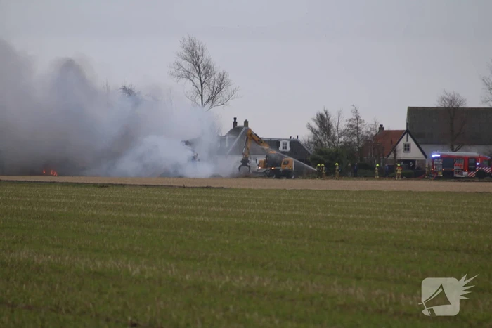 Brand in schuur met gestalde caravans