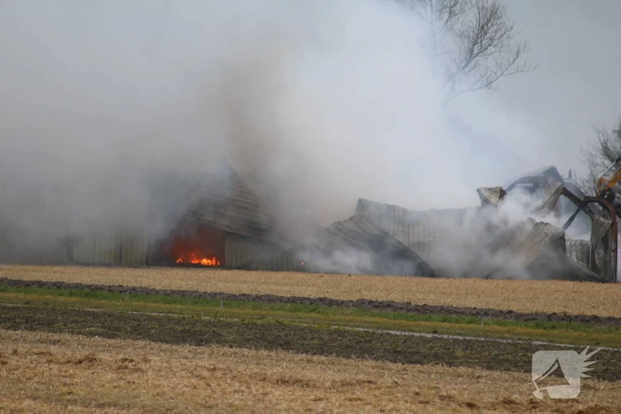 Brand in schuur met gestalde caravans