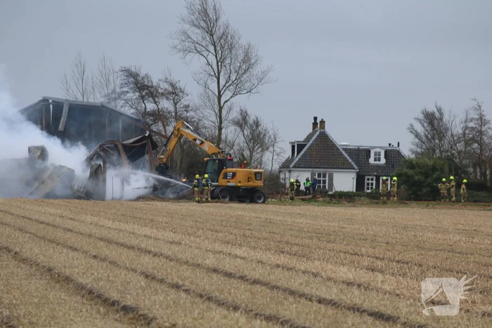 Brand in schuur met gestalde caravans