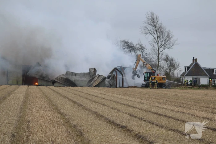 Brand in schuur met gestalde caravans