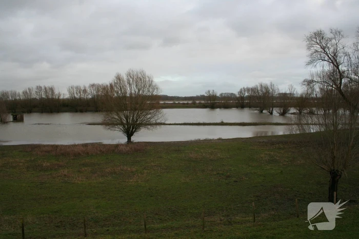 Water van De Waal staat flink hoog