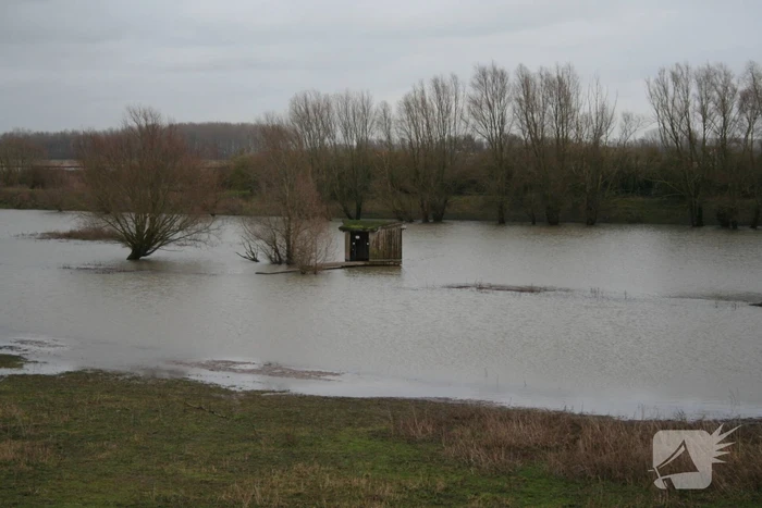 Water van De Waal staat flink hoog