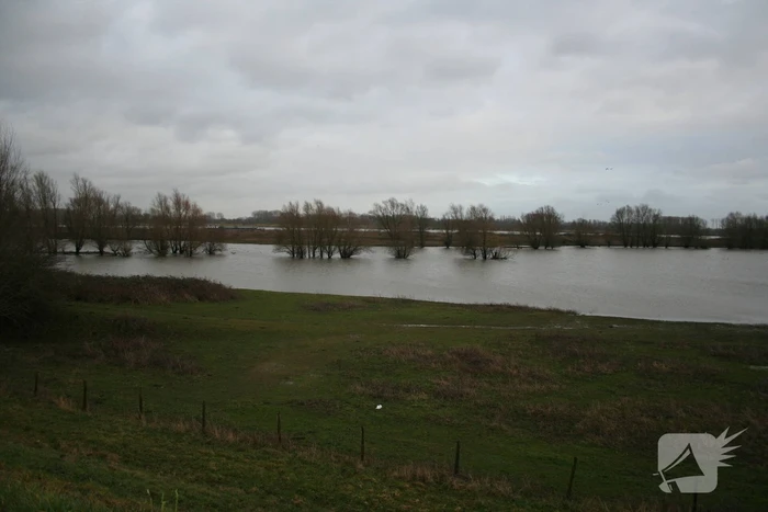 Water van De Waal staat flink hoog