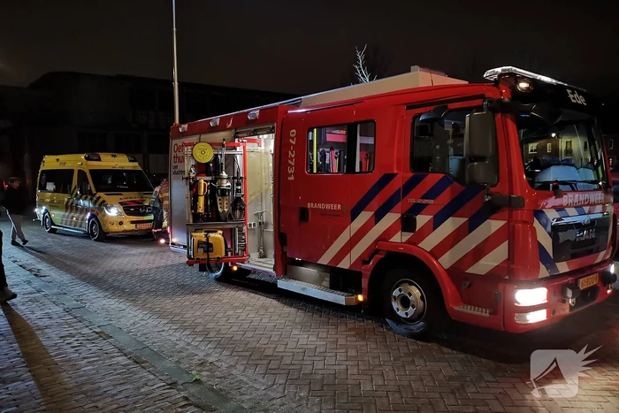 Vrouw zakt weg in drijfzand