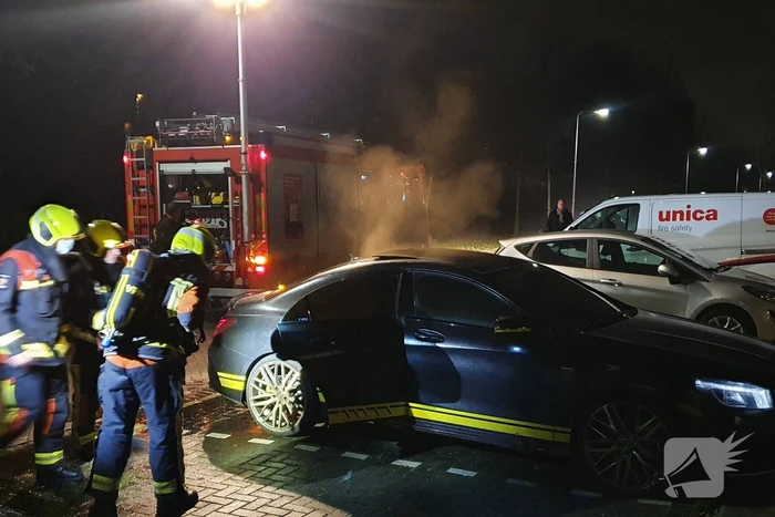 Binnenkant van auto in brand