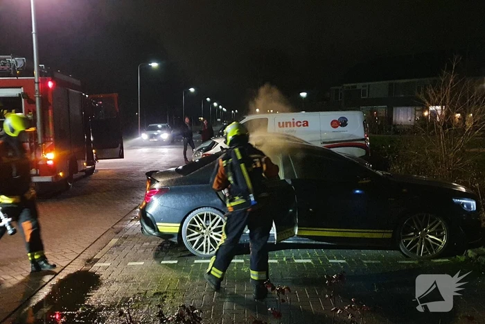Binnenkant van auto in brand