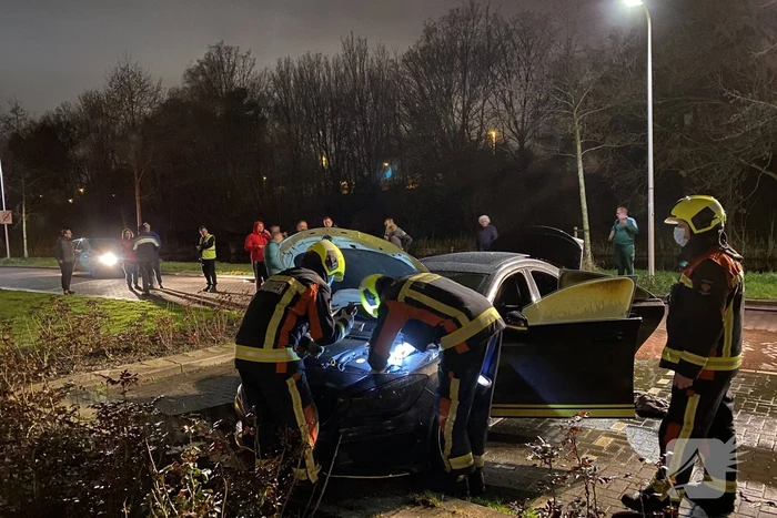 Binnenkant van auto in brand