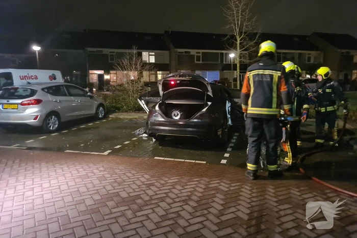 Binnenkant van auto in brand