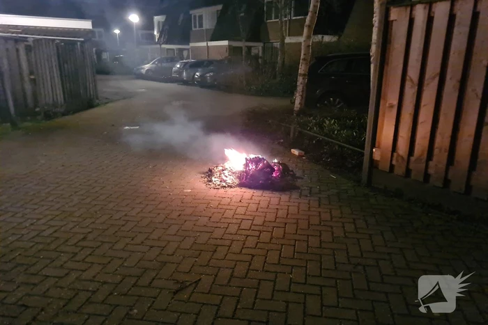 Berg rommel in brand gestoken