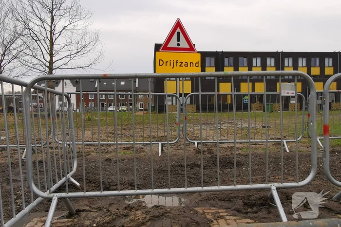 Borden en hekken waarschuwen voor drijfzand