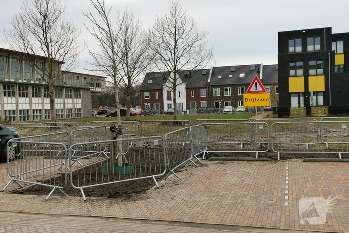 Borden en hekken waarschuwen voor drijfzand