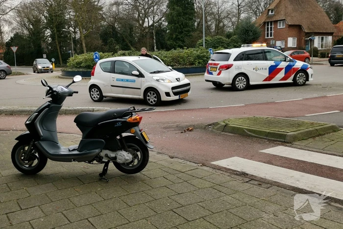 Scooterrijder gewond bij botsing met auto