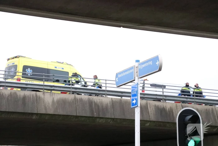 Automobilist met verward gedrag van snelweg gehaald
