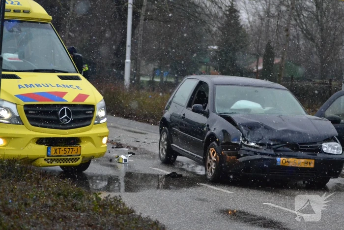 Veel schade bij ongeval met personenauto's