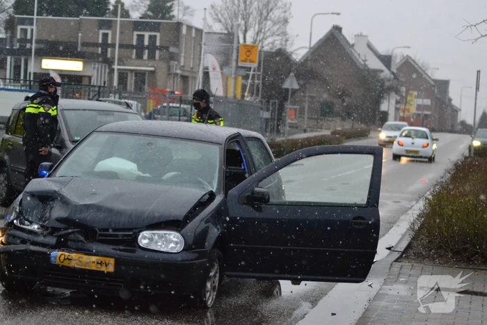 Veel schade bij ongeval met personenauto's