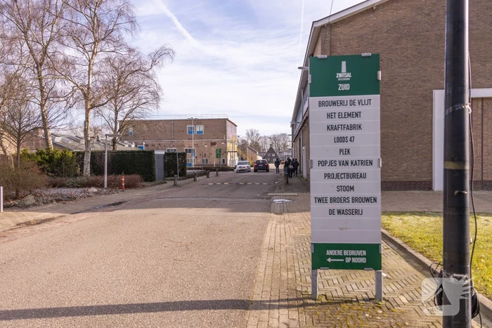 Grote politiemacht tijdens koffiedrinken' op Zwitsal Terrein
