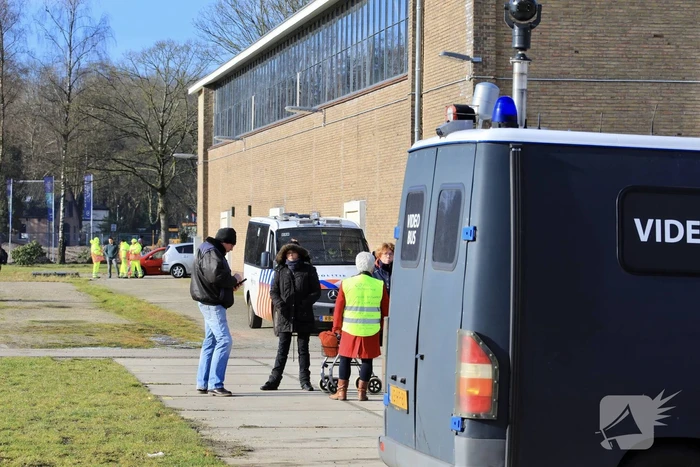Grote politiemacht tijdens koffiedrinken' op Zwitsal Terrein