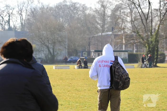 Grote politiemacht tijdens koffiedrinken' op Zwitsal Terrein