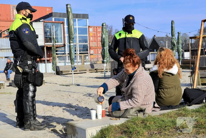 Grote politiemacht tijdens koffiedrinken' op Zwitsal Terrein