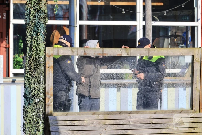 Grote politiemacht tijdens koffiedrinken' op Zwitsal Terrein