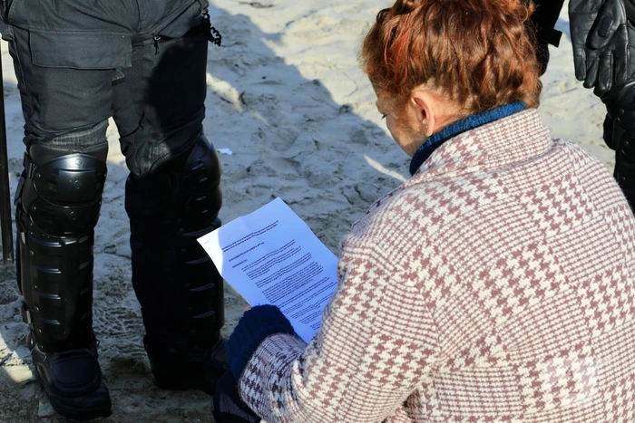 Grote politiemacht tijdens koffiedrinken' op Zwitsal Terrein
