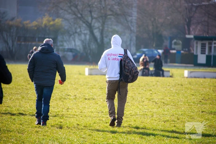 Grote politiemacht tijdens koffiedrinken' op Zwitsal Terrein