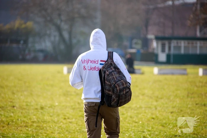 Grote politiemacht tijdens koffiedrinken' op Zwitsal Terrein