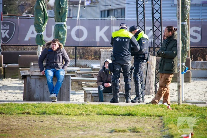 Grote politiemacht tijdens koffiedrinken' op Zwitsal Terrein