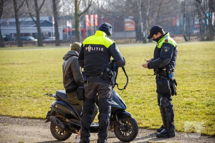 Grote politiemacht tijdens koffiedrinken' op Zwitsal Terrein