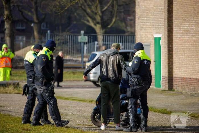 Grote politiemacht tijdens koffiedrinken' op Zwitsal Terrein