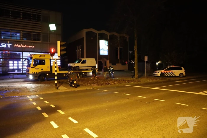 Bestelbus in de kreukels na botsing